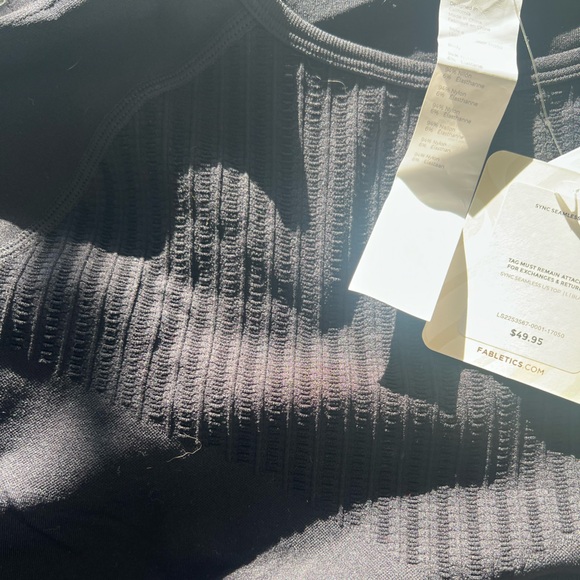 NWT Fabletics Black Sync Seamless Top L - Picture 4 of 4